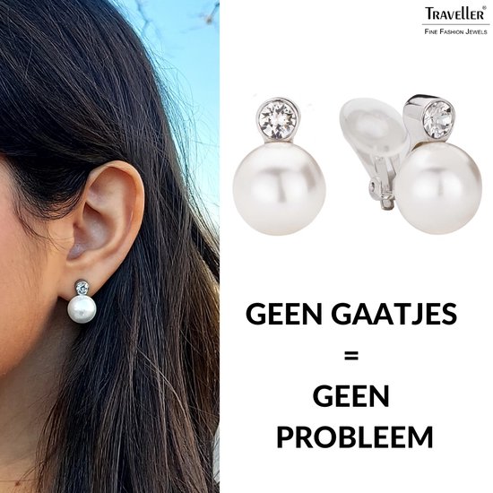 Model draagt witte pareloorbellen met helder kristal. Tekst: GEEN GAATJES = GEEN PROBLEEM.