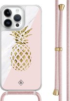 Casimoda® hoesje met rosegoud koord - Geschikt voor iPhone 14 Pro Max - Ananas - Afneembaar koord - TPU/polycarbonaat - Roze