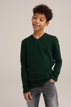 WE Fashion Haal je beste basic uit je kast! Dit stretchy katoenen T-shirt met een coole V-hals en lange mouwen is jouw geheime wapen voor een dag vol stijlvolle avonturen