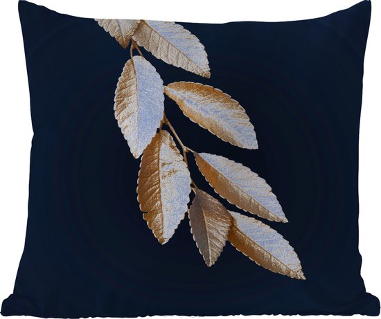 Foto: Buitenkussens tuin hangende gouden bladeren op een zwarte achtergrond 45x45 cm