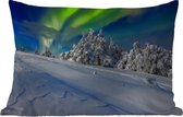 Buitenkussens - Tuin - Noorderlicht boven een winters landschap met bomen - 50x30 cm