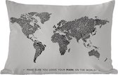 Buitenkussens - Tuin - Wereldkaart vingerafdruk zwart wit met tekst - 60x40 cm