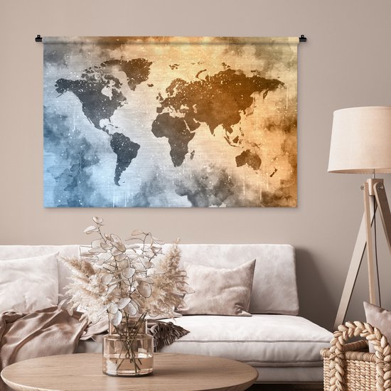 Tapisserie Cartes du mondeIllustrations de Noël - Wereldkaart avec des couleurs de peinture chaudes et froides sur un fond avec un motif texturé Tapisserie murale coton 150x100 cm - Tapisserie avec photo