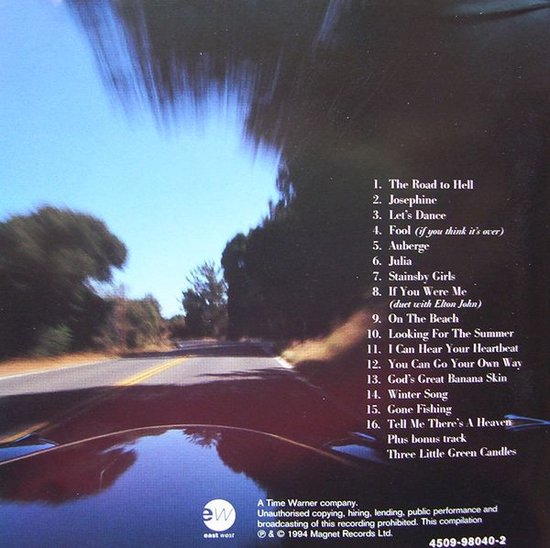 Achterkant CD-hoes met 'The best of Chris Rea' titel en tracklist. Serie van bomen langs een weg.