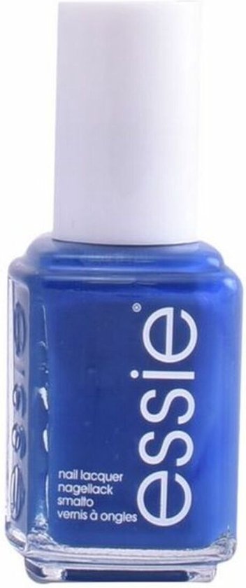Essie nagellak in de kleur lichtroze.