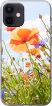 Geschikt voor iPhone 12 hoesje - Bloemen - Klaproos - Lente - Natuur - Rood - Blauw - Siliconen Telefoonhoesje