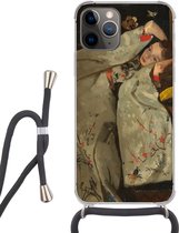 Hoesje met koord Geschikt voor iPhone 11 Pro - Meisje in witte kimono - Schilderij van George Hendrik Breitner - Siliconen - Crossbody - Backcover met Koord - Telefoonhoesje met koord - Hoesje met touw