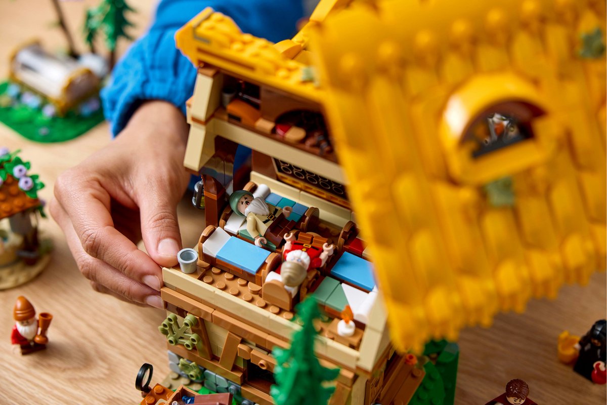 LEGO Disney Huisje van Sneeuwwitje en de zeven dwergen - 43242 — afbeelding 17