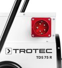 Detail van de rode stroomaansluiting op de witte behuizing van de Trotec TDS 75 R kachel.
