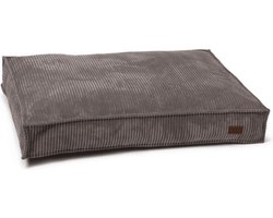Designed by Lotte Ligkussen Ribbed Bruin 100 x 70 x 15 cm