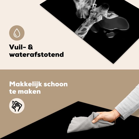 KitchenYeah® Inductie beschermer 85x52 cm - Dieren - Zwart - Wit - Giraffe - Portret - Kookplaataccessoires - Afdekplaat voor kookplaat - Inductiebeschermer - Inductiemat - Inductieplaat mat