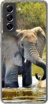 Telefoonhoesje Geschikt voor Samsung Galaxy S21 FE hoesje - Olifant - Water - Dieren - Natuur - Siliconen Telefoonhoesje