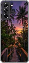 Geschikt voor Samsung Galaxy S21 FE hoesje - Zonsondergang - Palmbomen - Strand - Siliconen Telefoonhoesje