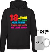 18 jaar Hoodie + Koffie Mok - verjaardag - jarig - achttien - feest - 18e verjaardag - grappig - cadeau - unisex - trui - sweater - capuchon