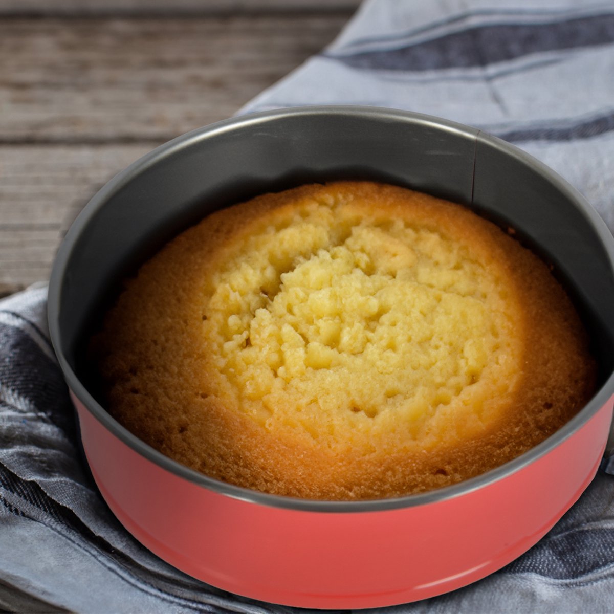 Rode & Zilveren Springvorm 18.5 cm | PFAS Vrij Metaal, Rond | Ideaal voor Taarten en Cakes | Must-have in Bakspullen en Koken & Tafelen – foto 4