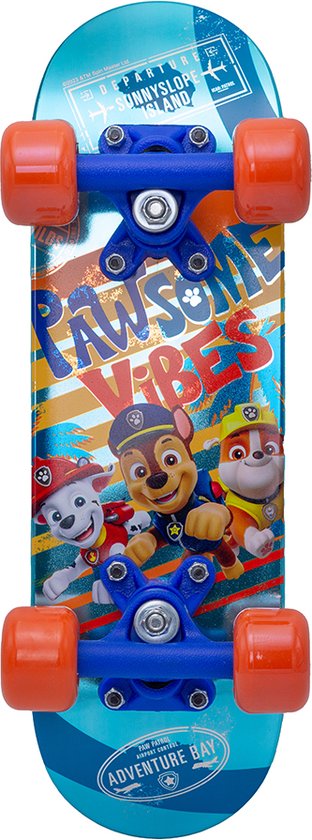 Blauw skateboard met Paw Patrol 'Pawsome Vibes' print en oranje wielen.