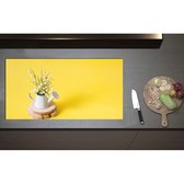 Inductieplaat Beschermer - Boeket in Gieter met Gele Achtergrond - 95x50 cm - 2 mm Dik - Inductie Beschermer - Bescherming Inductiekookplaat - Kookplaat Beschermer van Zwart Vinyl