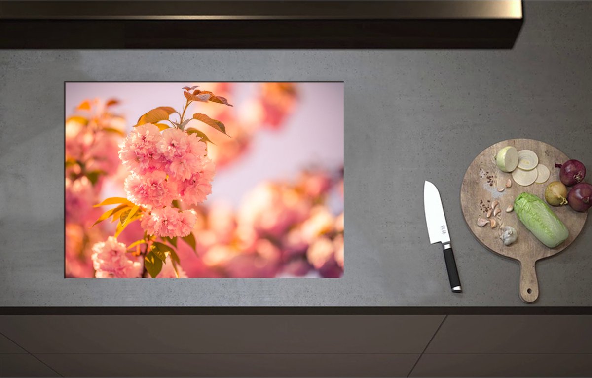 Inductieplaat Beschermer - Bloeiende Roze Bloesem Bloemen op Mooie Lentedag - 71x50 cm - 2 mm Dik - Inductie Beschermer - Bescherming Inductiekookplaat - Kookplaat Beschermer van Zwart Vinyl