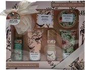 Body Care Collection - Magnolia Fragrance - Giftset - Welnesset - 7-delig - Puff - Soap - Badzout - Shower Gel - Body Lotion - Cream Bath - Body Scrub