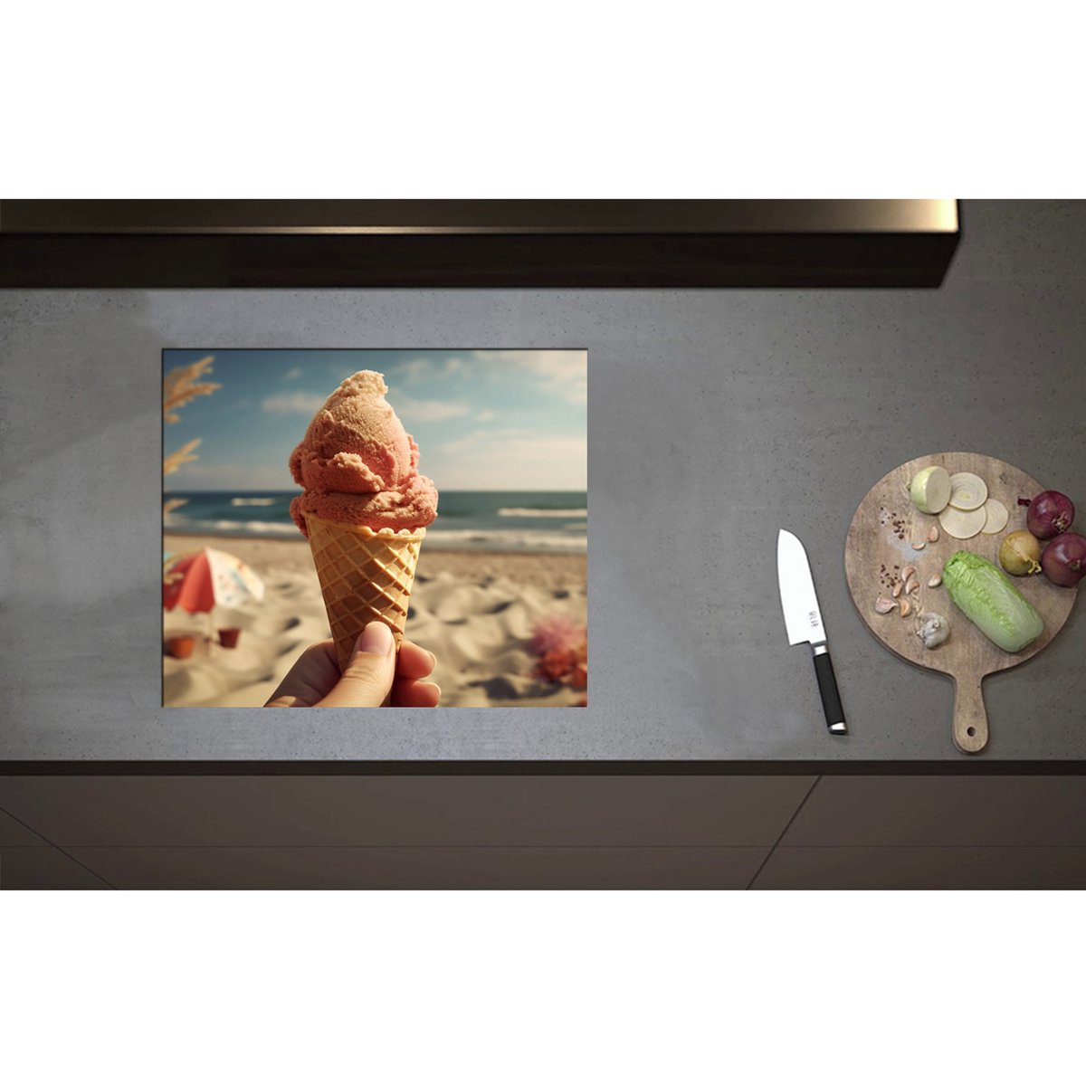 Inductieplaat Beschermer - Aardbeienijs in Horentje met Uitzicht op de Zee en het Strand - 59x50 cm - 2 mm Dik - Inductie Beschermer - Bescherming Inductiekookplaat - Kookplaat Beschermer van Wit Vinyl