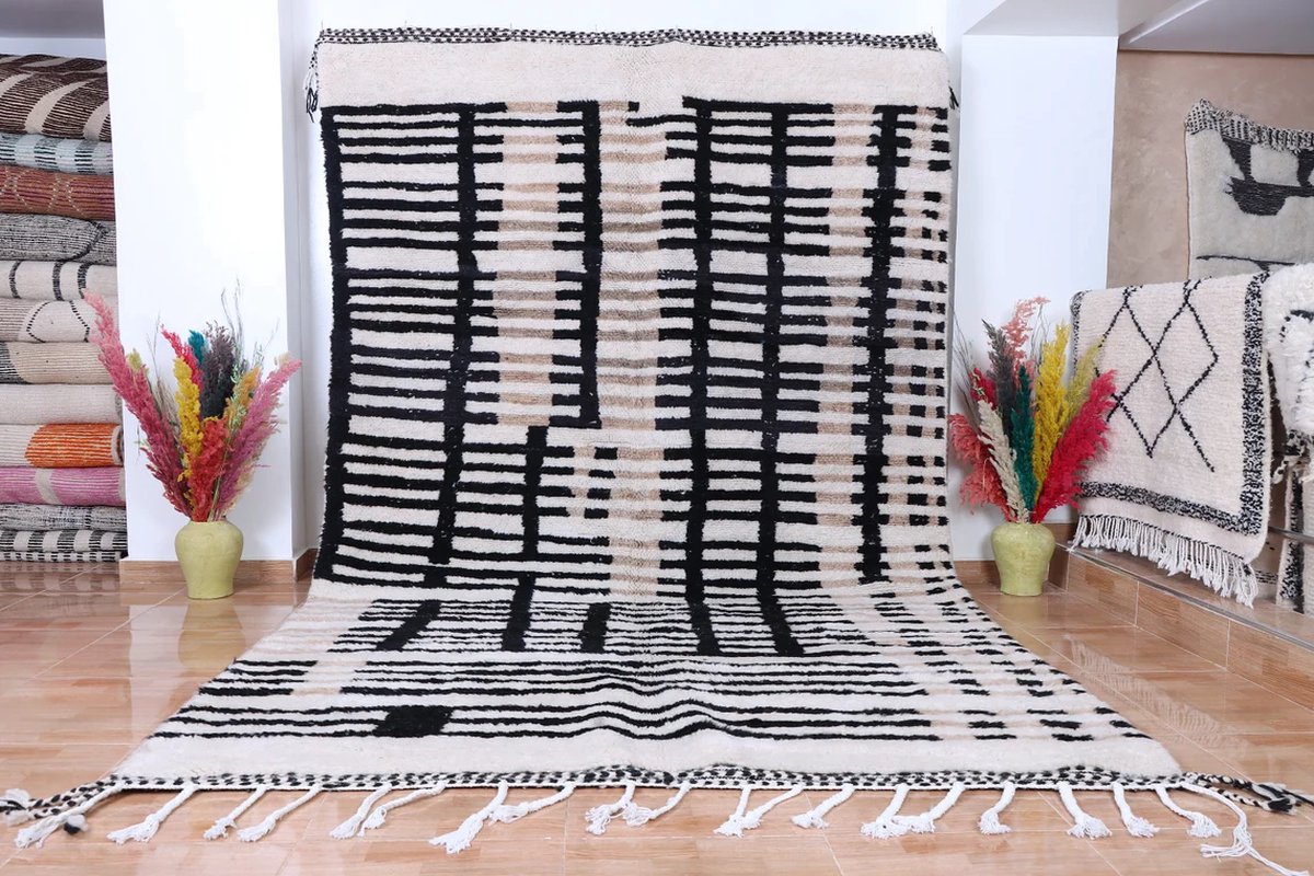 Handgeweven Berber Tapijt "Beni Ourain" - 305 x 190 cm - Handgemaakt met een uniek zwart wit patroon - Traditioneel Hoogpolig Vloerkleed