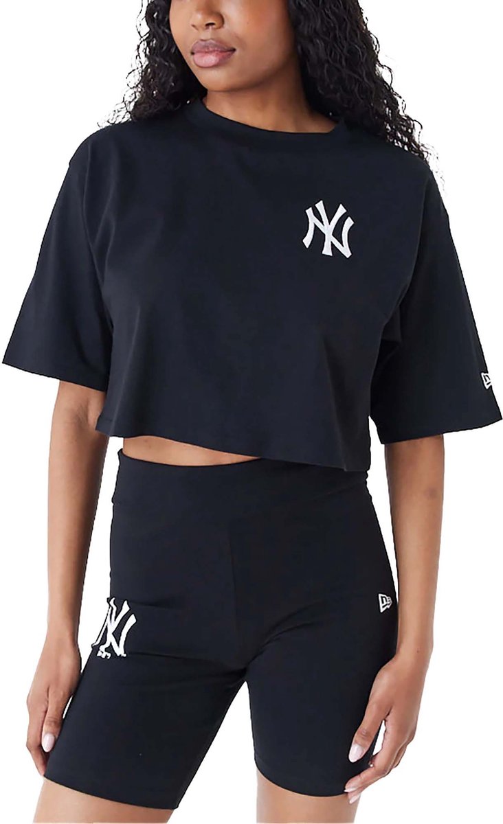 New Era Mlb T-Shirt Le Crop Tee Neyyan Blkwhi Streetwear Vrouwen Zwart