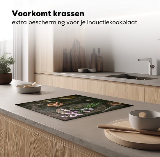 Inductiebeschermer met afbeelding van kruiden en specerijen.