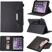 Mobigear Tablethoes geschikt voor Apple iPad 8 (2020) Hoes | Mobigear Luxury Bookcase + Stylus Houder - Zwart