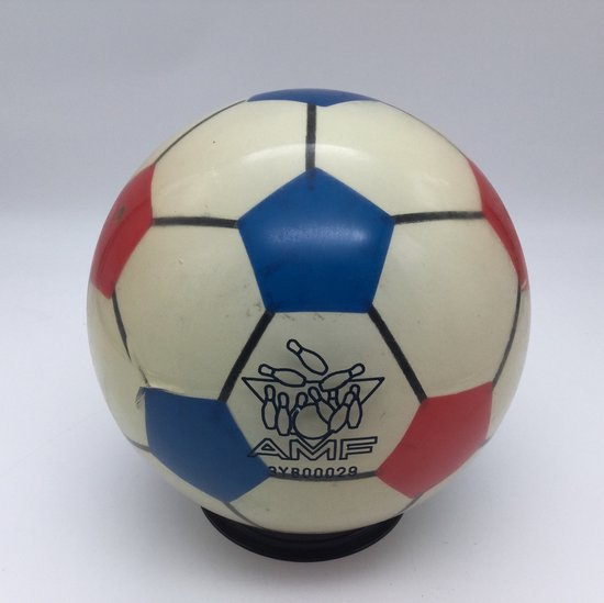 Bowling Bowlingbal AMF ' UK Soccerball' , polyester bal, 8 p , Ongeboord, zonder gaten, met 1 gravering die zwart is ingekleurd. Collectes item