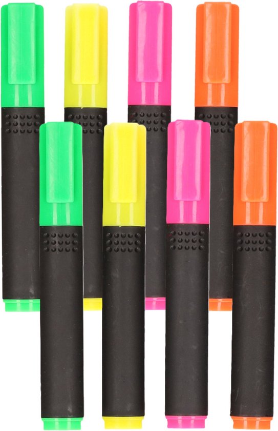 Acht neon tekstmarkers in groen, geel, roze en oranje. Vier markers op de voorgrond en vier overlappende markers op de achtergrond.