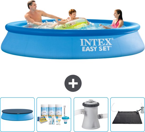 Un ensemble d'une piscine Intex Easy Set bleue avec une famille, plus une bâche, un kit d'entretien, une pompe de filtration et un tapis solaire.