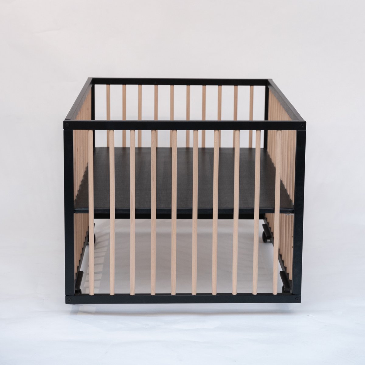 Bebies First ® Baby Box Met Wieltjes Jolly Zwart Naturel – foto 3