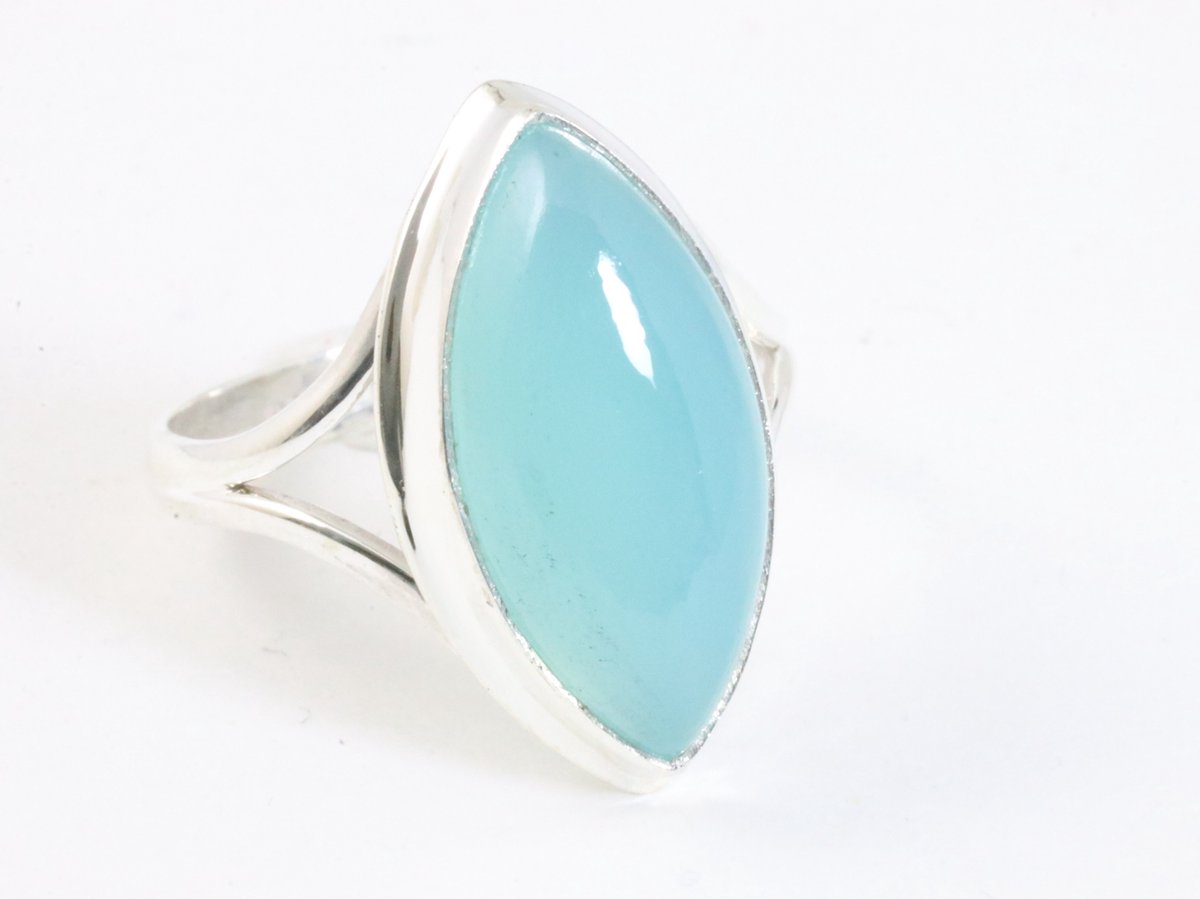 Hoogglans zilveren ring met blauwe chalcedoon - maat 17