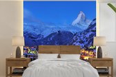 Behang - Fotobehang Zonsopgang boven Zwitserse Matterhorn in Zermatt - Breedte 220 cm x hoogte 220 cm