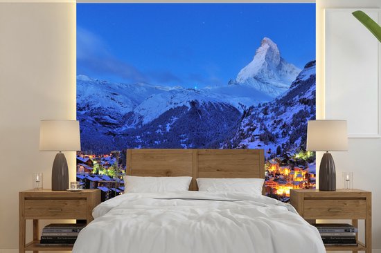 Behang - Fotobehang Zonsopgang boven Zwitserse Matterhorn in Zermatt - Breedte 220 cm x hoogte 220 cm