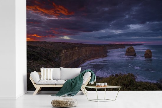 Papier peint vinyle - Les douze apôtres au coucher du soleil rouge en Australie largeur 420 cm x hauteur 280 cm - Tirage photo sur papier peint (disponible en 7 tailles)