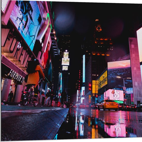 Dibond - Plein Times Square in Nacht - 80x80 cm Foto op Aluminium (Met Ophangsysteem)
