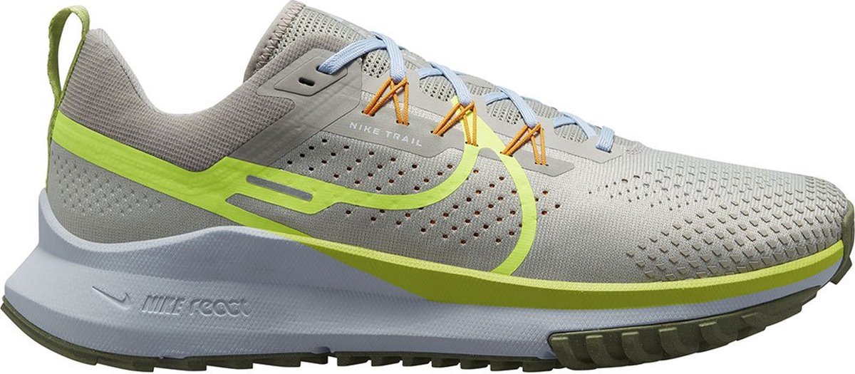 React Pegasus Trail 4 Trailrunningschoenen voor heren 45.5 Light Iron Ore/Cobblestone/Football /Volt Groen
