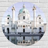 WallClassics - Muursticker Cirkel - Karlskirche kerk - Oostenrijk - 70x70 cm Foto op Muursticker