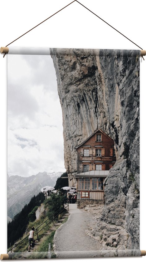 WallClassics - Textielposter - Huisje op de Noordelijke top van Appenzeller Alpen - 60x90 cm Foto op Textiel