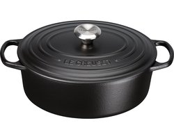 Le Creuset Braadpan Signature Ovaal Mat Zwart – Ø 29 cm / 4,7 Liter – Gietijzeren Ovale Stoofpan – Voor Grote Stukken Vlees of Gevogelte – Mat Zwarte Emaille – Geschikt voor Alle Warmtebronnen, incl. Inductie en Oven