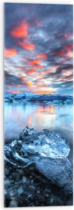 WallClassics - Acrylglas - Meerkleurige Lucht boven IJslandschap met Rotsen - 30x90 cm Foto op Acrylglas (Met Ophangsysteem)