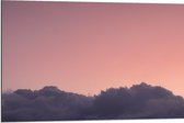 WallClassics - Dibond - Wolken met Roze Lucht - 90x60 cm Foto op Aluminium (Met Ophangsysteem)