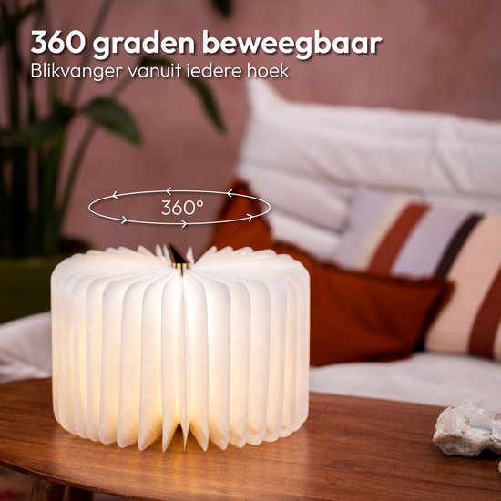 Lampe-livre avec couverture en bois, rotative à 360 degrés, sur une table.