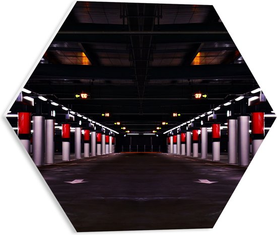 WallClassics - PVC Schuimplaat Hexagon - Lege parkeergarage - 40x34.8 cm Foto op Hexagon (Met Ophangsysteem)