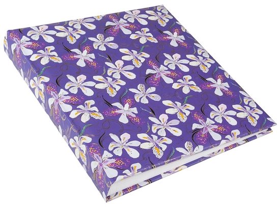 Paars fotoalbum met bloemenpatroon, liggend op een witte achtergrond.