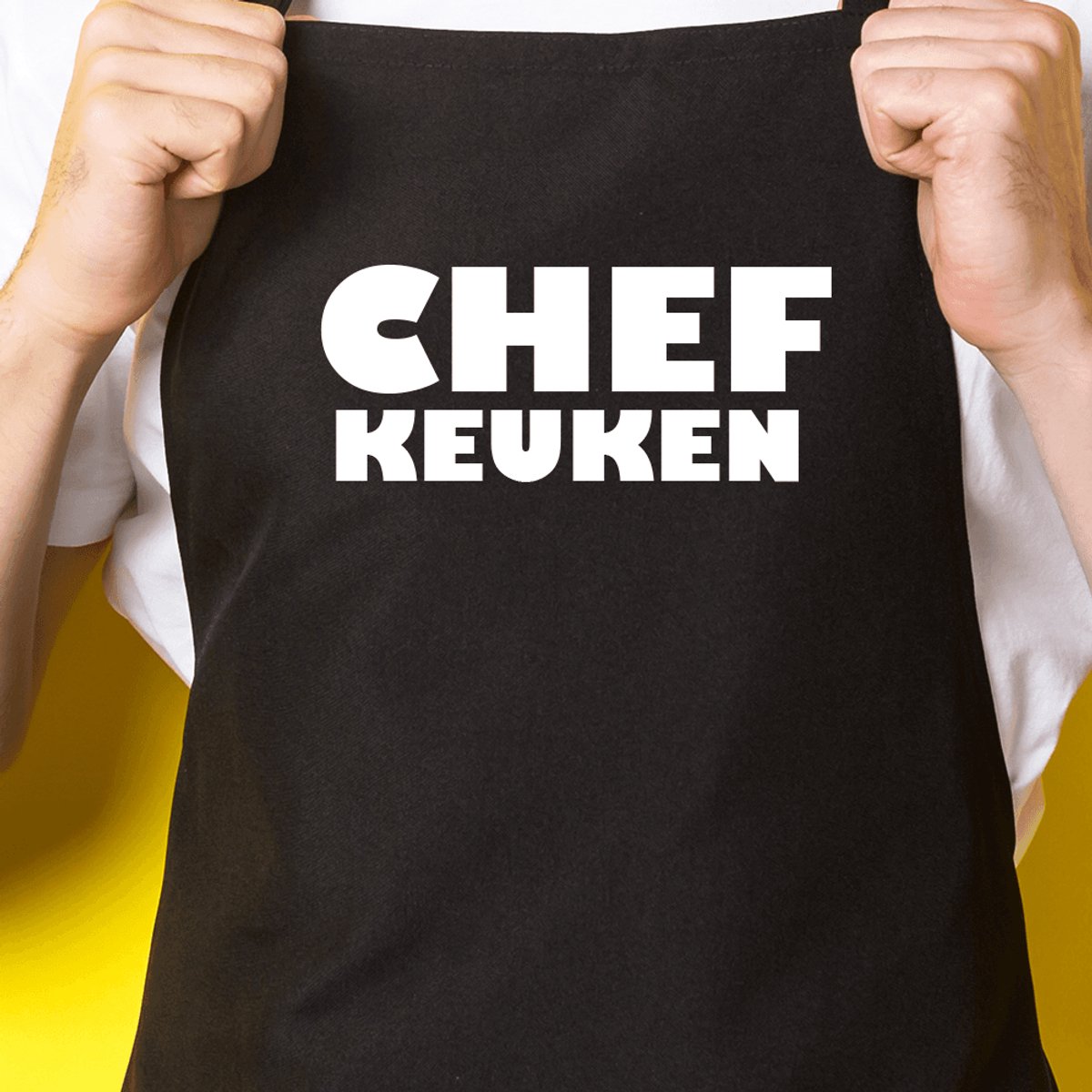 Zwart keukenschort / BBQ-schort met tekst | Chef keuken | Katoen - One size - Verstelbaar - Wasbaar - Cadeau voor hem - Vaderdag - Gratis verzending - Cadeau voor Kerst & sinterklaas | Incl. 2 jaar garantie