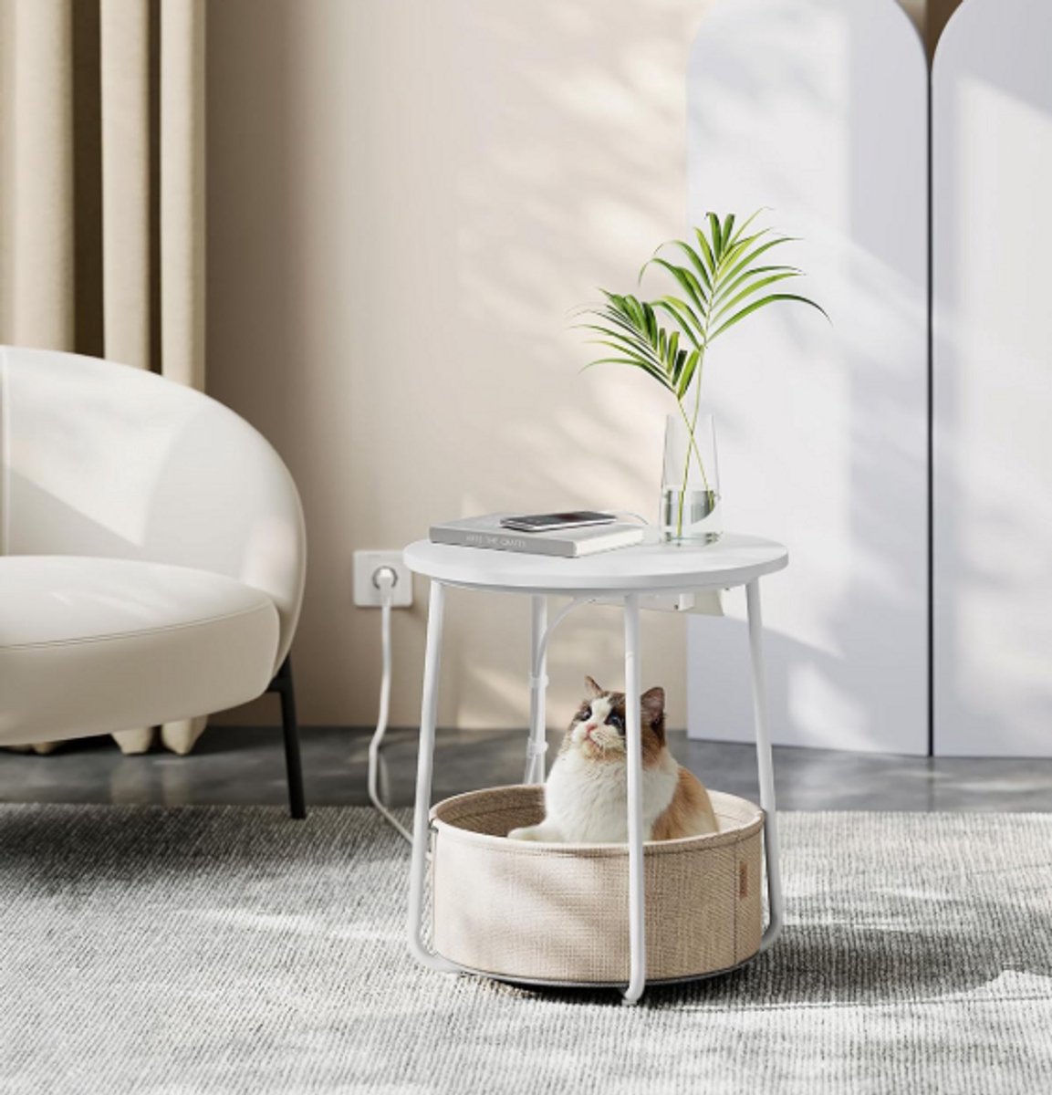 Kleine ronde salontafel, bijzettafel met stoffen mand, opbergruimte, voor woonkamer, slaapkamer, nachtkastje, moderne stijl, matwit-camelbruin