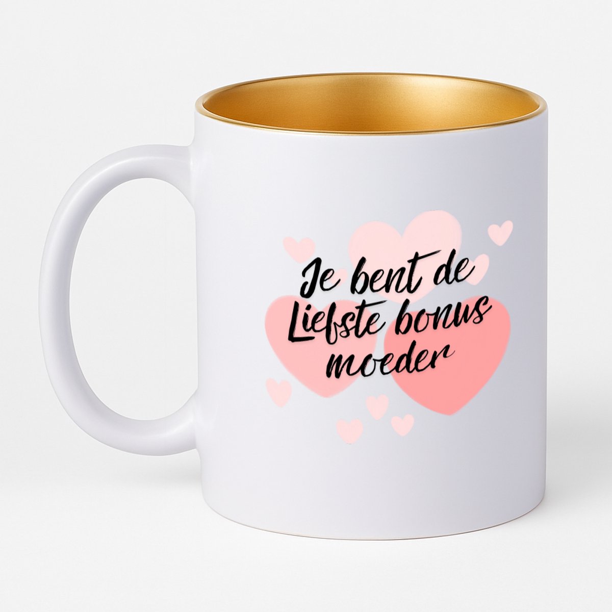 Hacebo® - Je bent de liefste bonus moeder met hartjes achtergrond koffiebeker met goud kleurige binnenkant - Liefste bonus moeder - thee mok - koffie beker - moederdag cadeautje - Cadeau voor mama - Verjaardag - koffiemok - 330 ML