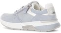 Lichtblauwe Gabor sneaker met zilvere details, witte zool en ritssluiting.